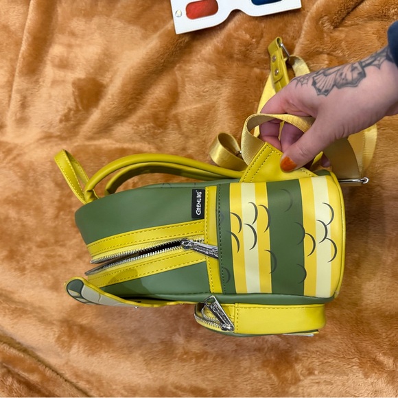Loungefly Gremlins Stripe Creature Bag with 3D Glasses - Picture 4 of 5